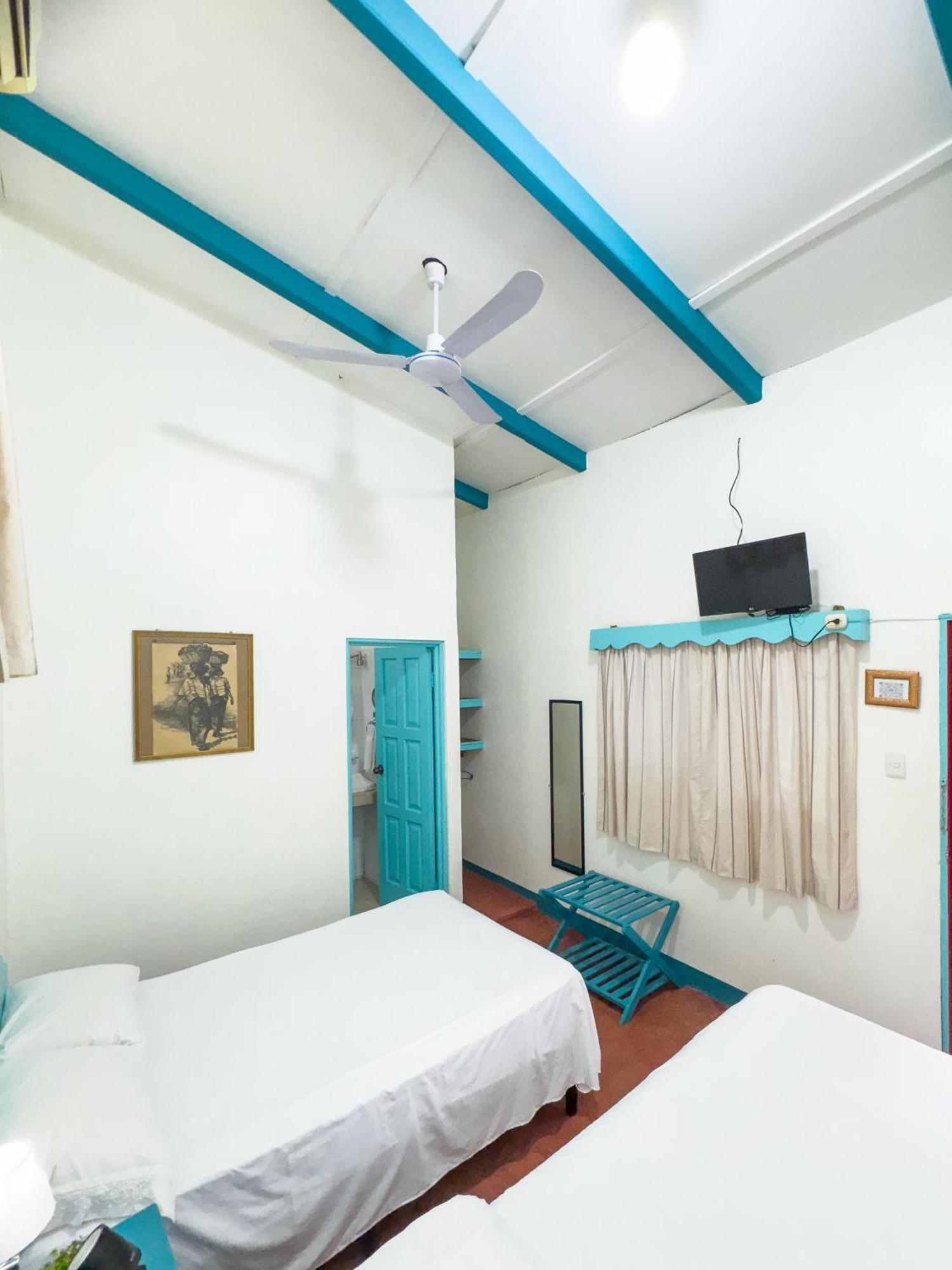 Hotel Petenchel Флорес Экстерьер фото